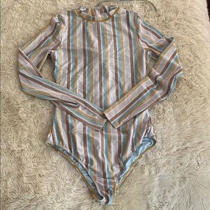 Never worn O’Neill long sleeve sparkly bathing suit